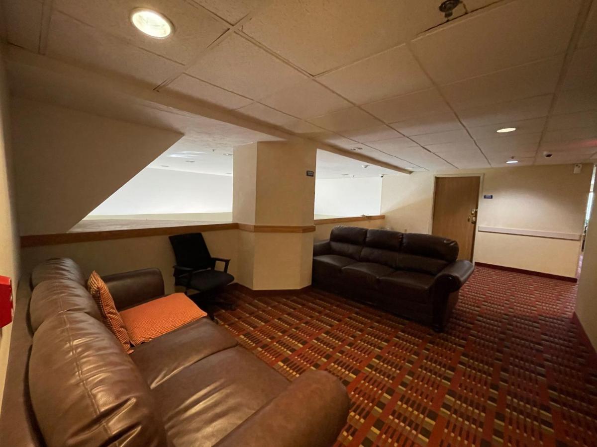 Airport Lodging Pittsburgh Airport Coraopolis Exterior photo