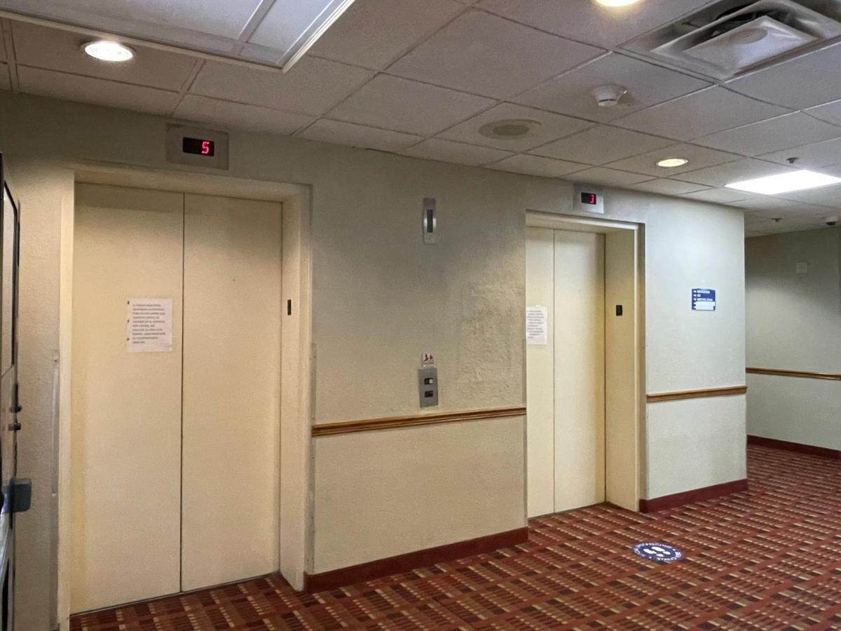 Airport Lodging Pittsburgh Airport Coraopolis Exterior photo