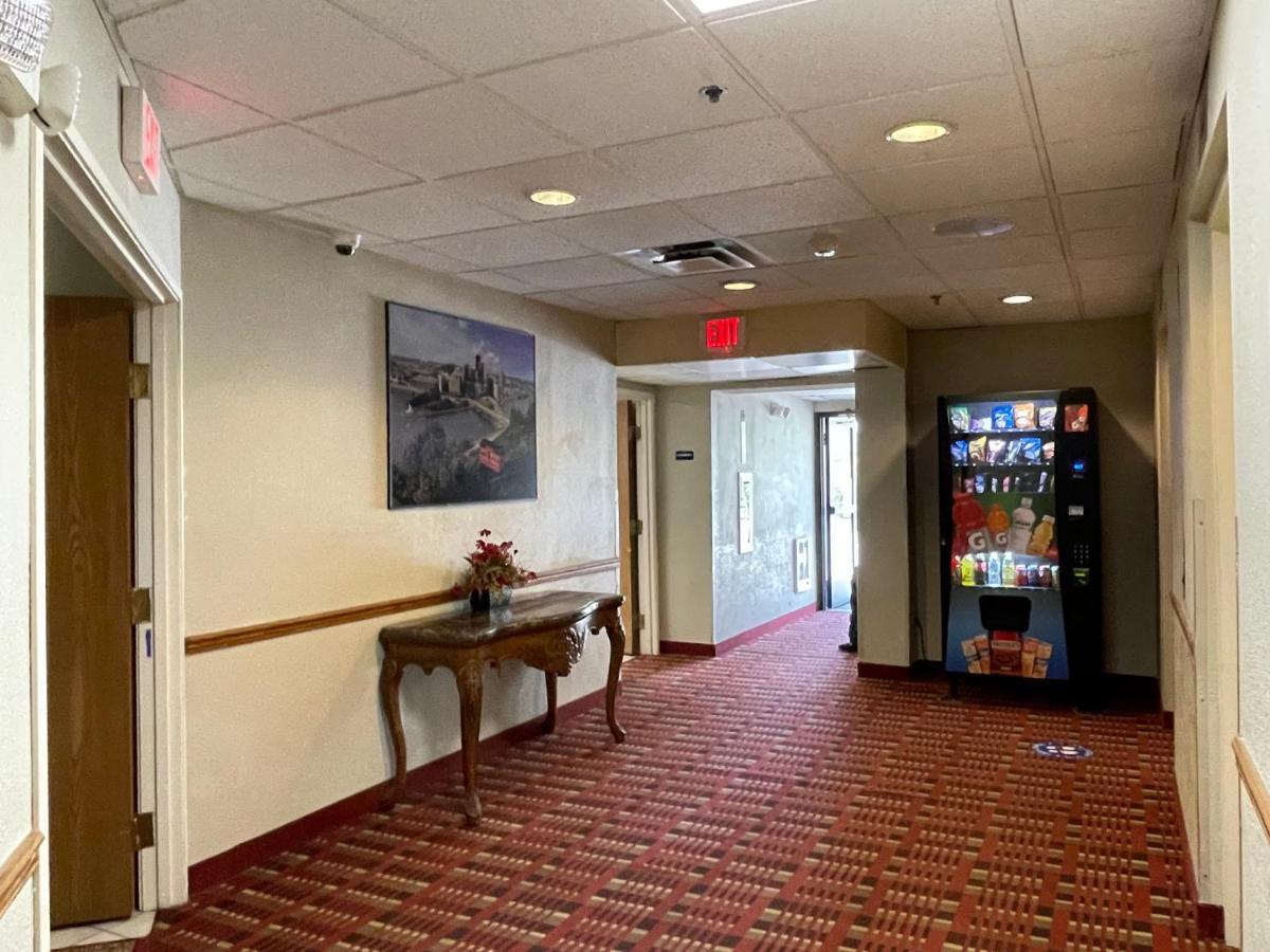 Airport Lodging Pittsburgh Airport Coraopolis Exterior photo