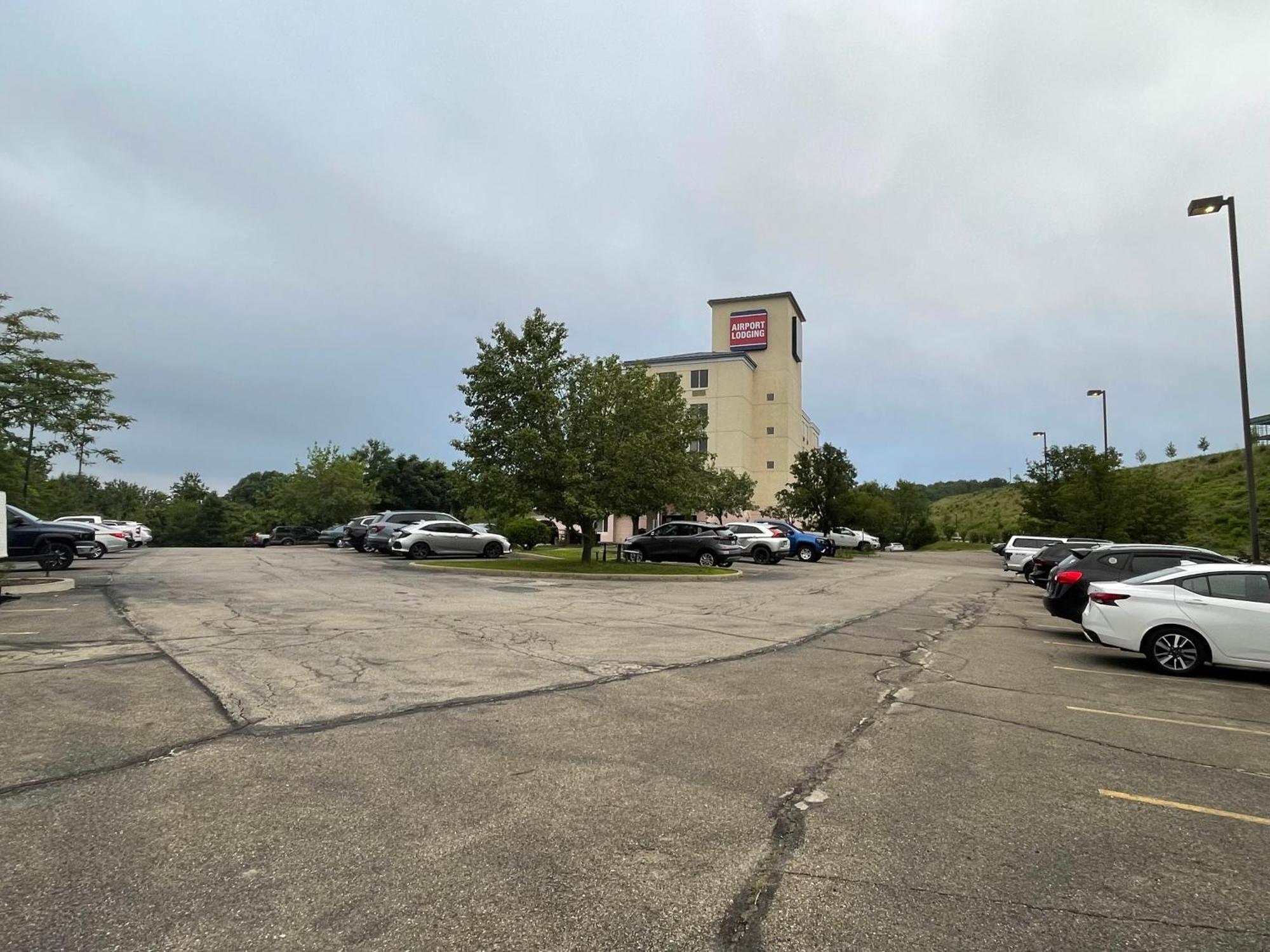 Airport Lodging Pittsburgh Airport Coraopolis Exterior photo